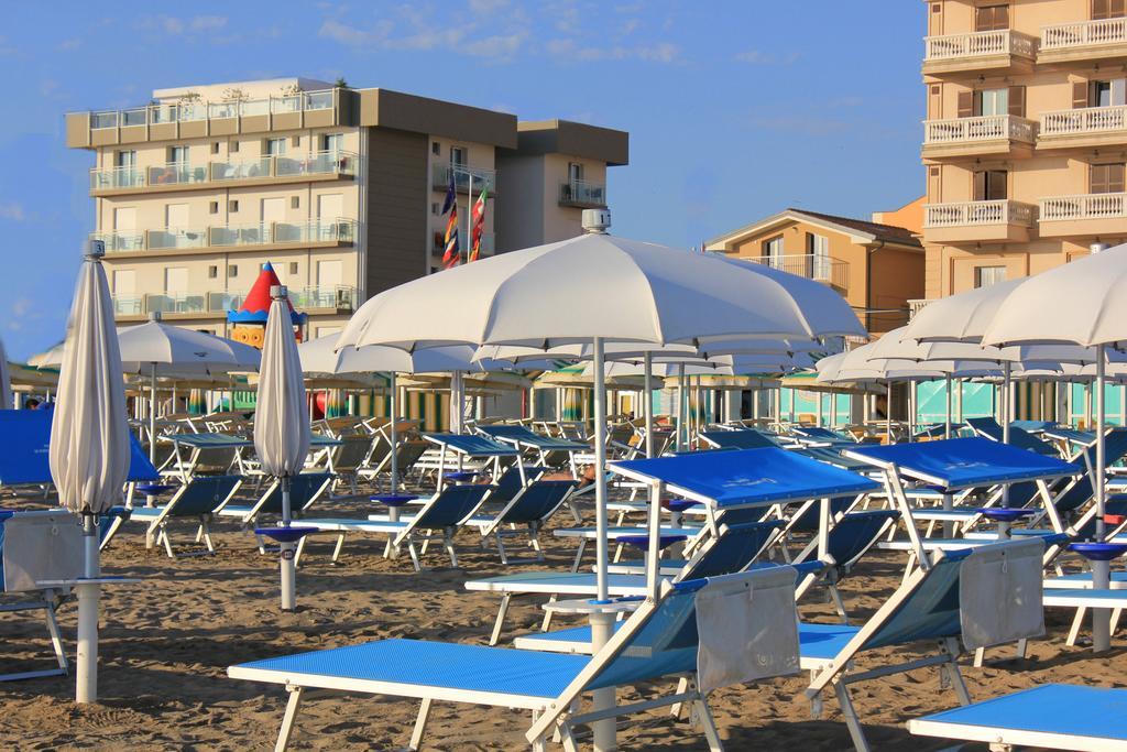 Hotel Augustus- Davanti A Noi C'E Solo Il Mare Misano Adriatico Εξωτερικό φωτογραφία